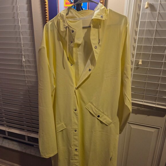 Rains brand coat - Picture 1 of 2